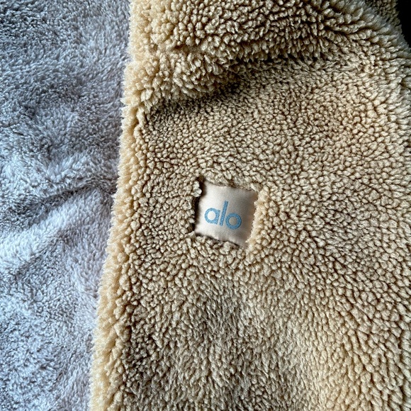 NWOT Alo Yoga Sherpa Jacket Fleece Size S - Picture 7 of 13